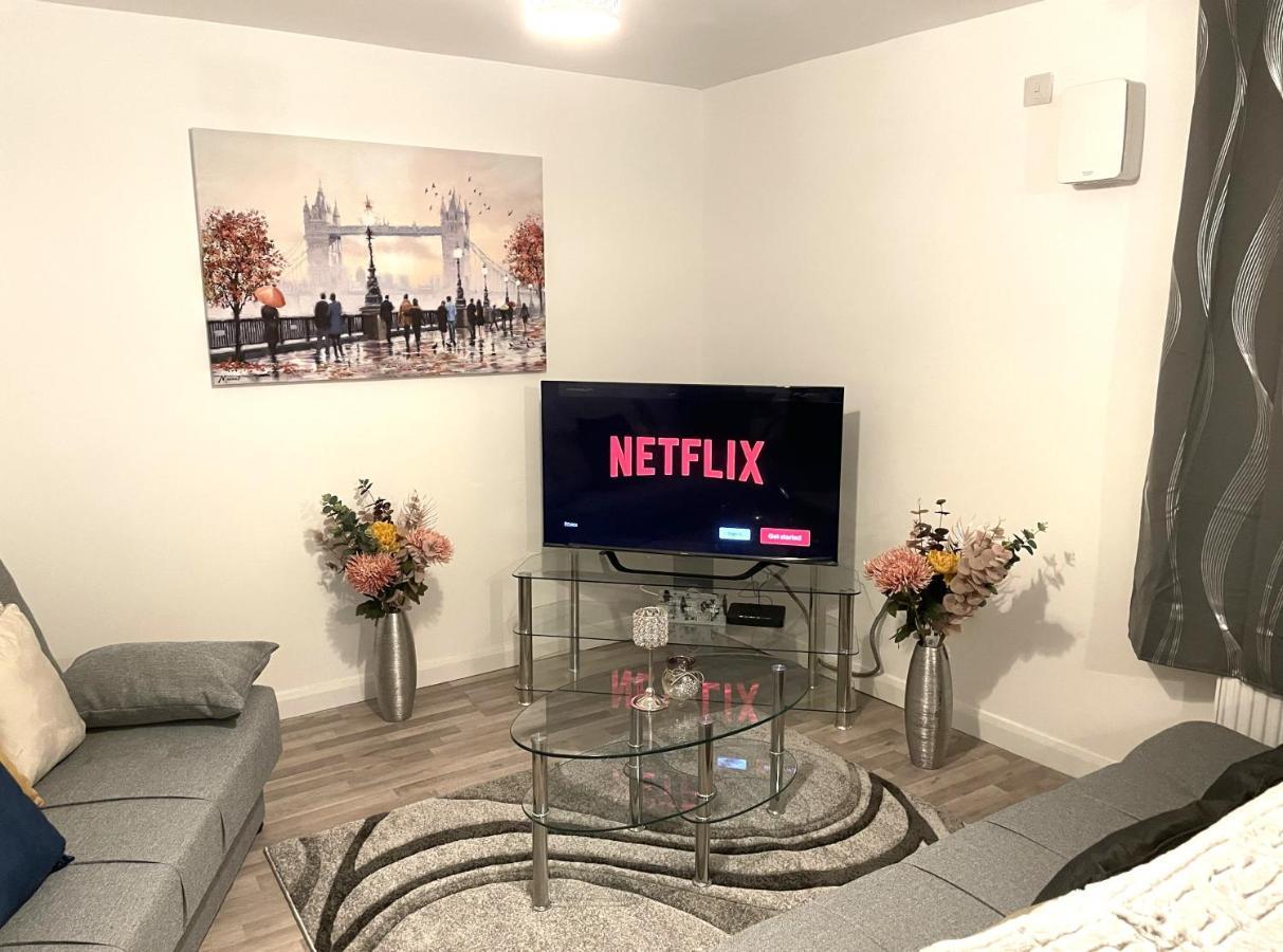 Supreme - 1 Bedroom Apart Sleeps 4 Short/Long Stay Gillingham  Exterior photo