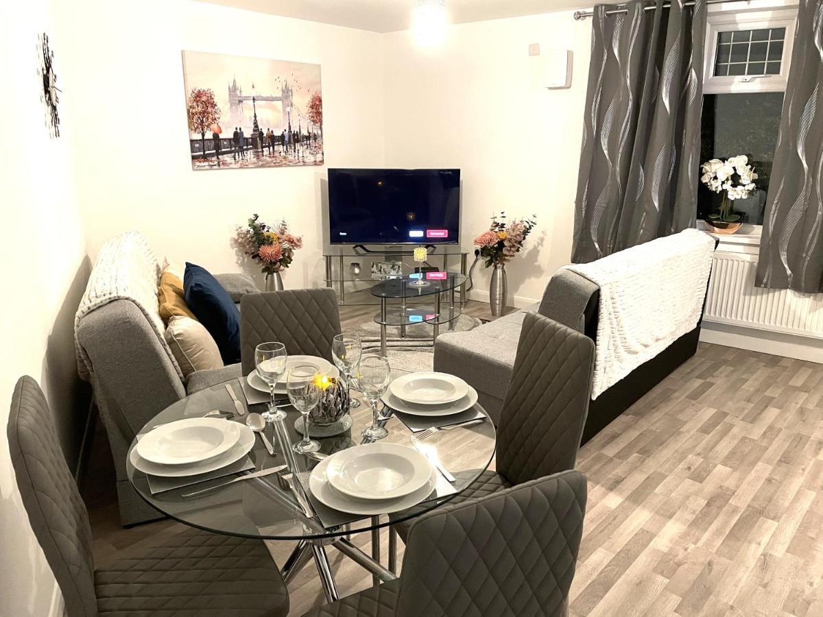 Supreme - 1 Bedroom Apart Sleeps 4 Short/Long Stay Gillingham  Exterior photo