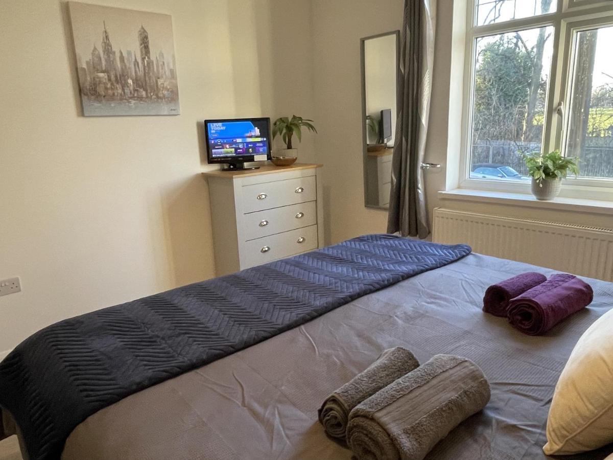 Supreme - 1 Bedroom Apart Sleeps 4 Short/Long Stay Gillingham  Exterior photo